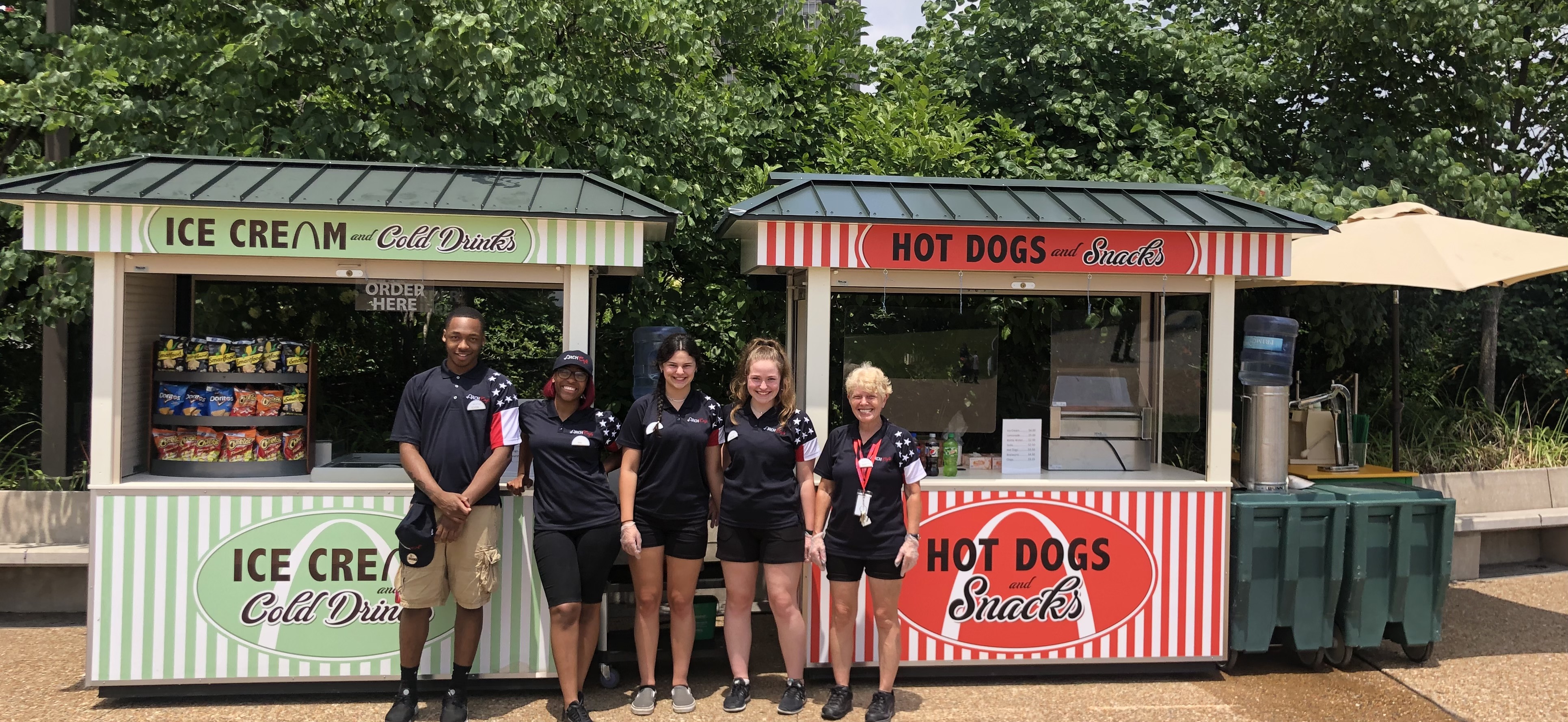Employees at the outdoor wagons of the Arch Cafe. Employees at the outdoor wagons of the Arch Cafe.
